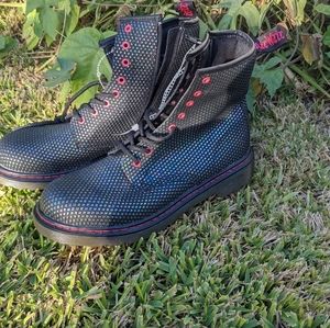 Dr. Martens, Size 5